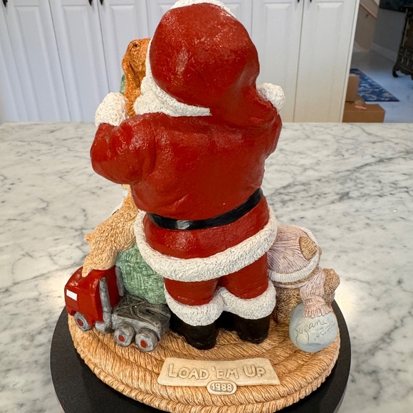 United Designs the Legend of Santa Claus "Load 'Em Up" Limited Edition Figurine - Picture 4 of 12